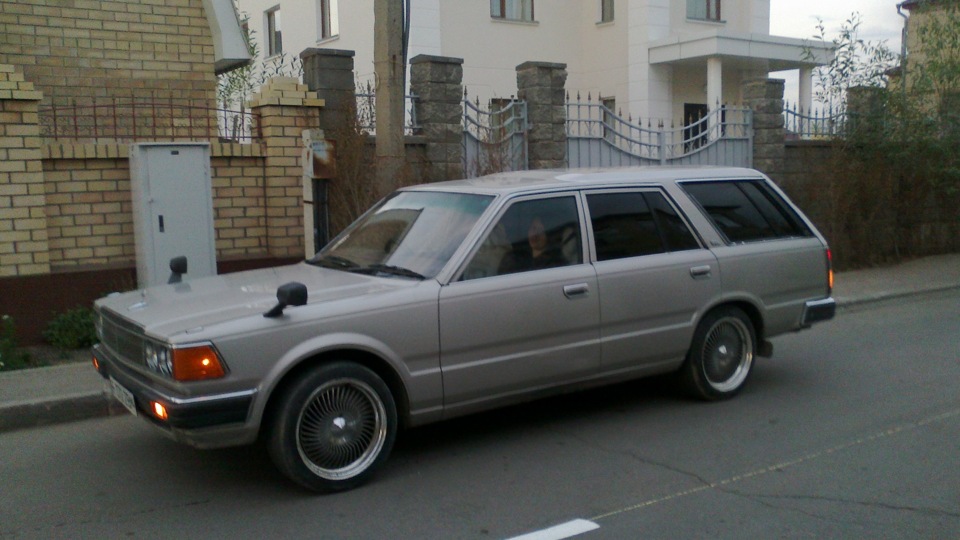 NISSAN GLORIA универсал 3.0